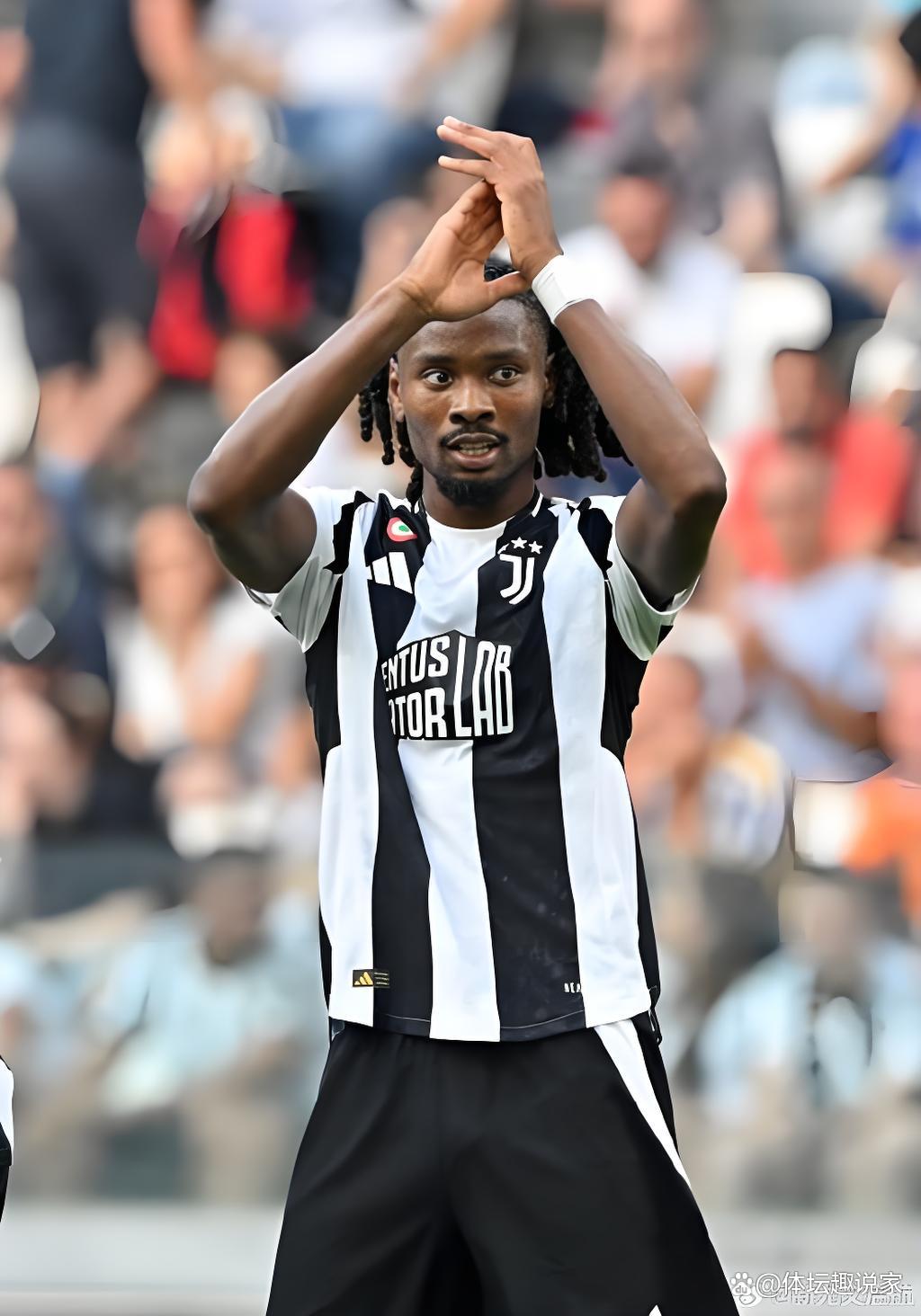 fifa足球世界433伪9号战术板